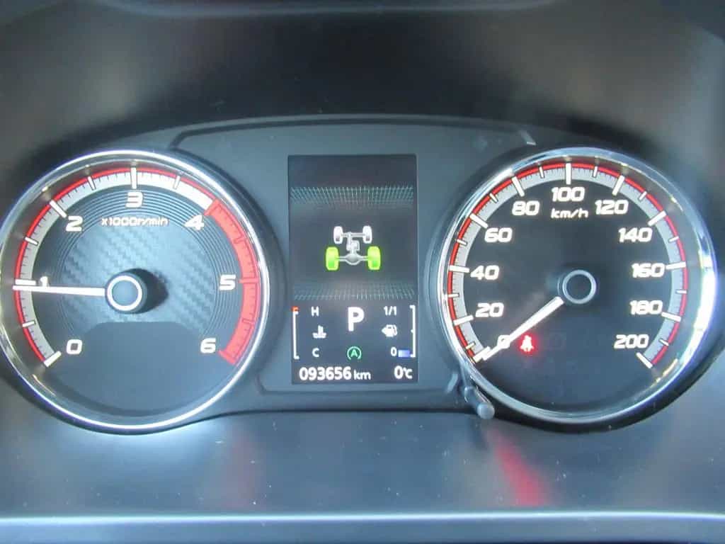 Mitsubishi L200 Doppelkabine 4WD HARDTOP SCHWELLER ALU 05/2020-photo-8