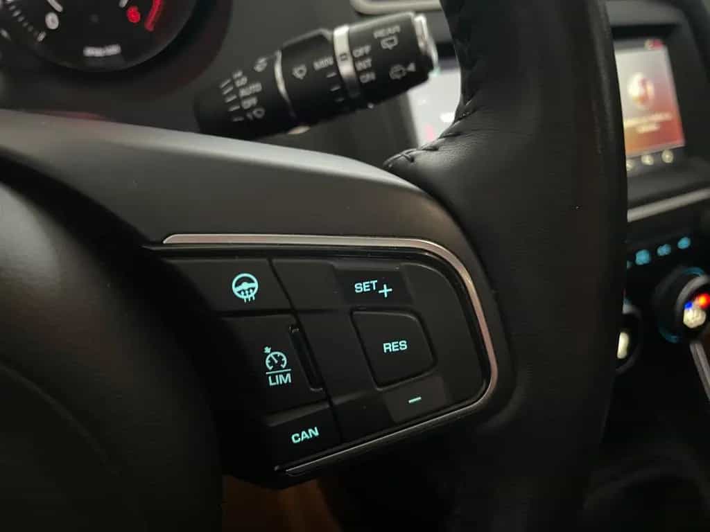 Jaguar E-Pace E-PACE Basis 03/2019-photo-17