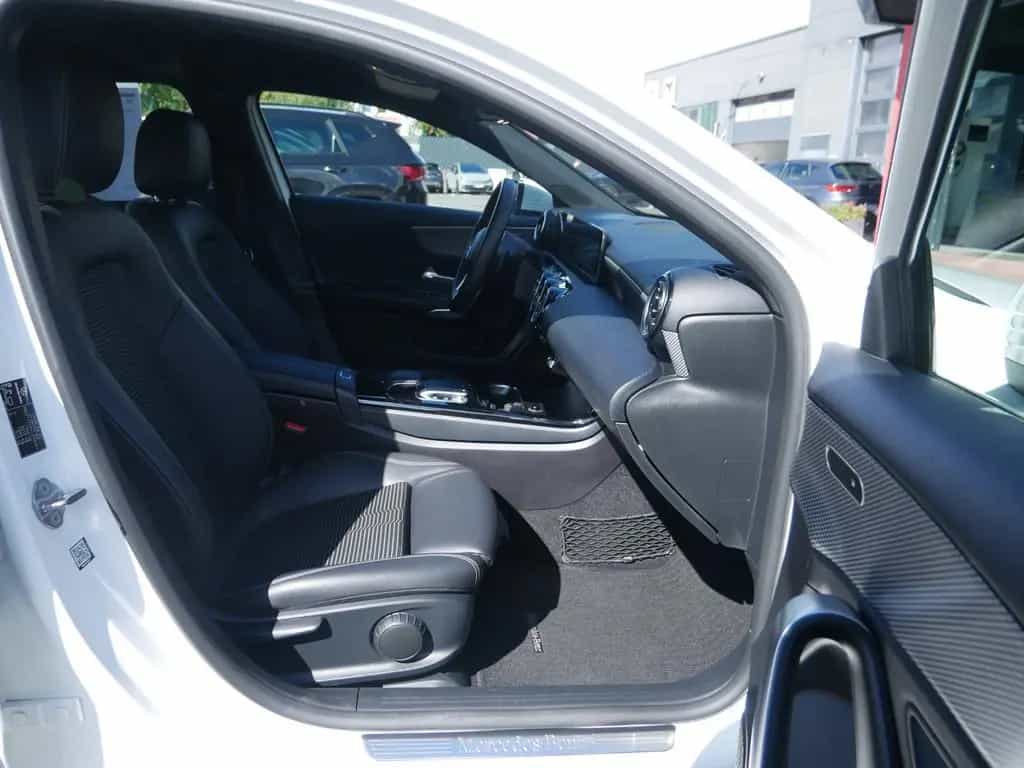 Mercedes-Benz A-Class 220 Progressive SHZ PTS NAVI LED MBUX VOLL-LED 04/2019-photo-1