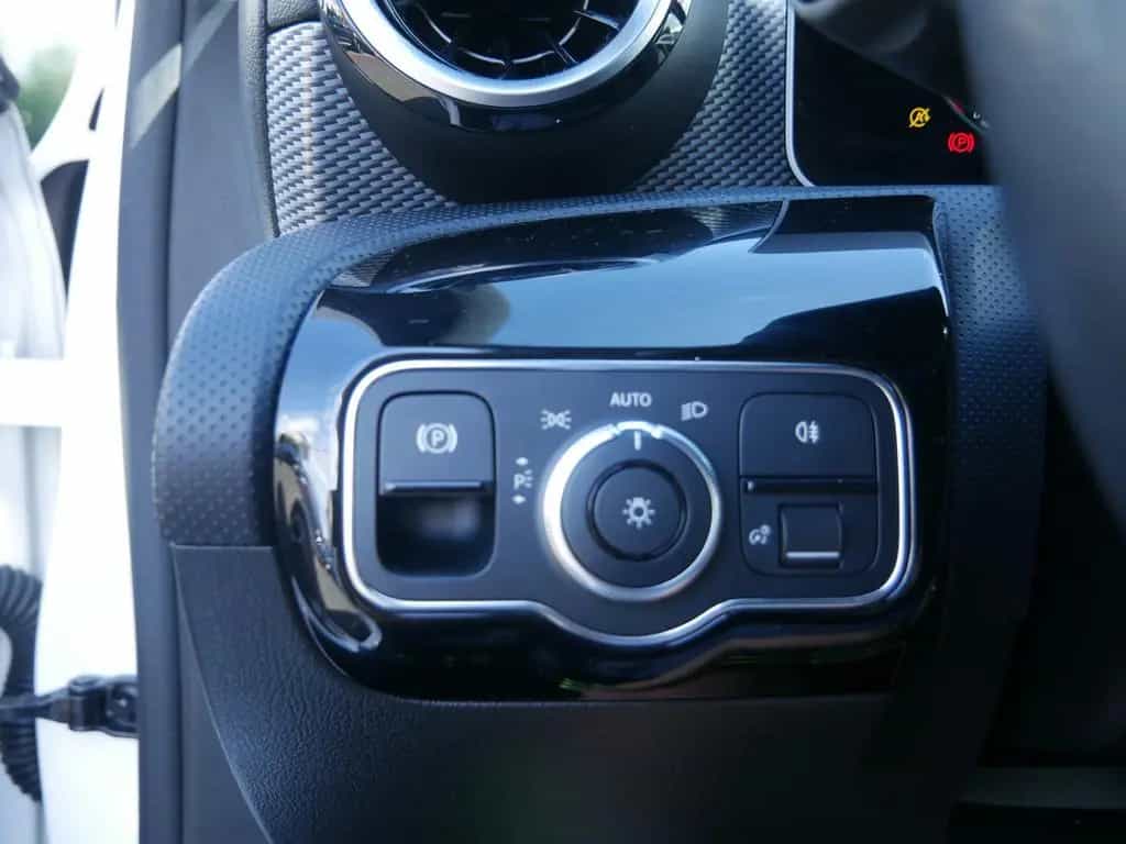 Mercedes-Benz A-Class 220 Progressive SHZ PTS NAVI LED MBUX VOLL-LED 04/2019-photo-16