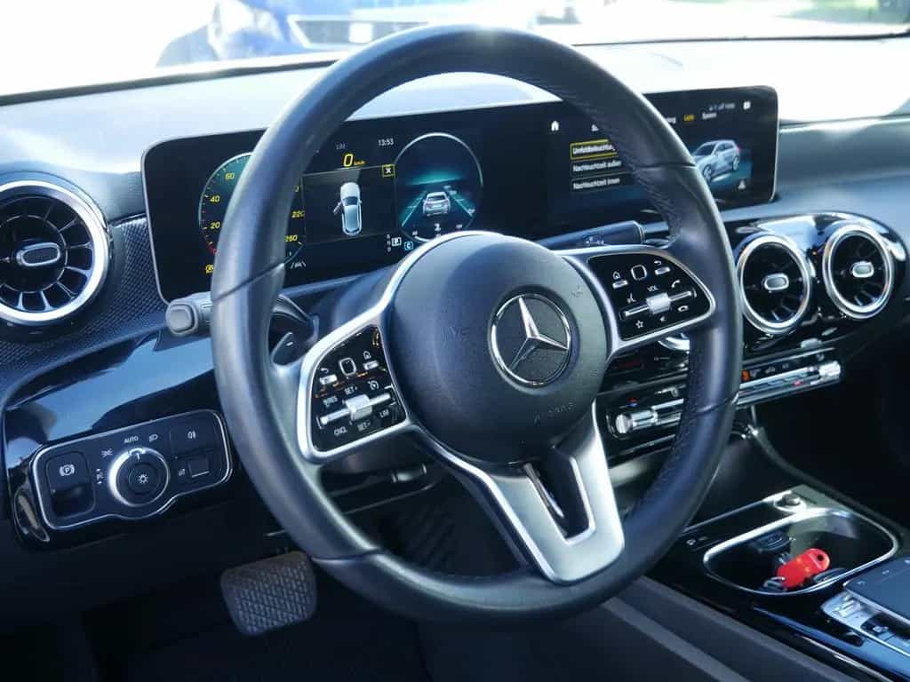 Mercedes-Benz A-Class 220 Progressive SHZ PTS NAVI LED MBUX VOLL-LED 04/2019-photo-18