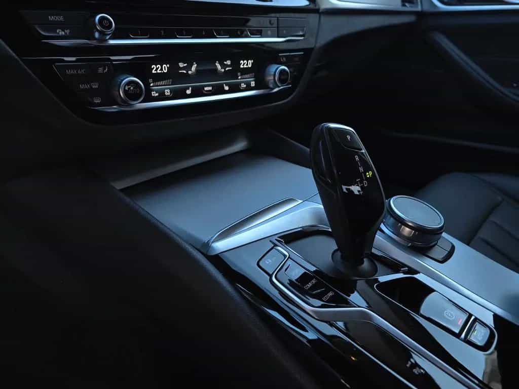 BMW 5 Series 520 d Limousine*AUT*LIVE*NAVI*LEDER*LED*ALU*SHZ* 12/2022-photo-16