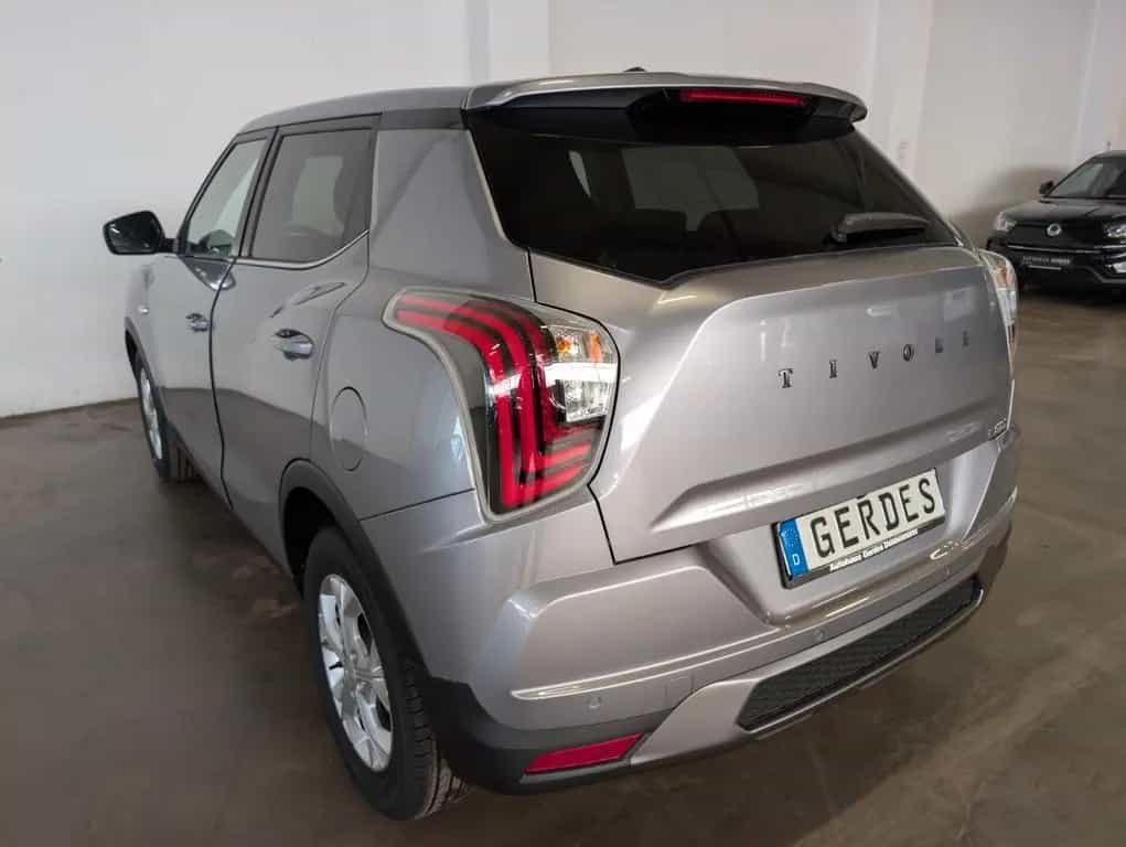 KGM Tivoli Nomad 1,5 null-photo-10