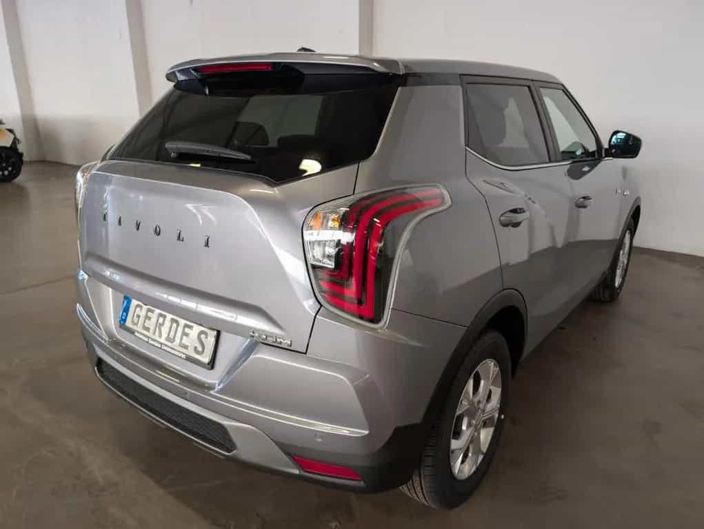 KGM Tivoli Nomad 1,5 null-photo-8