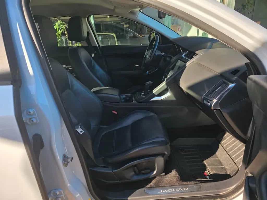 Jaguar E-Pace 2.0D 150 CV R-Dynamic 02/2019-photo-9