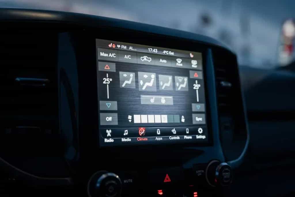 Dodge RAM 5,7 Hemi, 4x4, Leder,BLIS,SHZ, Fernstart 07/2021-photo-10