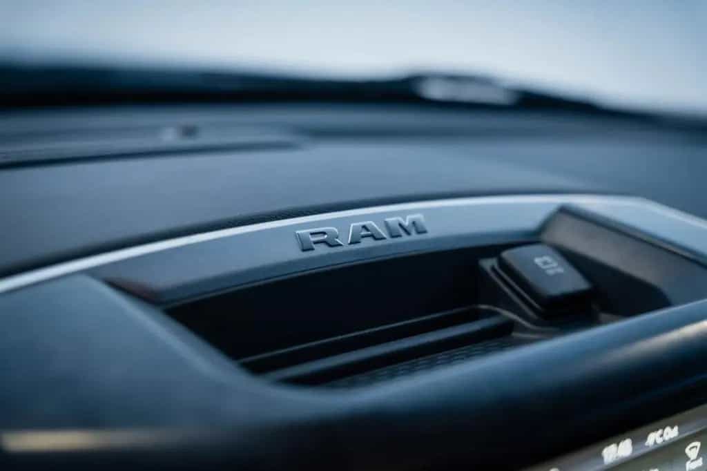 Dodge RAM 5,7 Hemi, 4x4, Leder,BLIS,SHZ, Fernstart 07/2021-photo-11