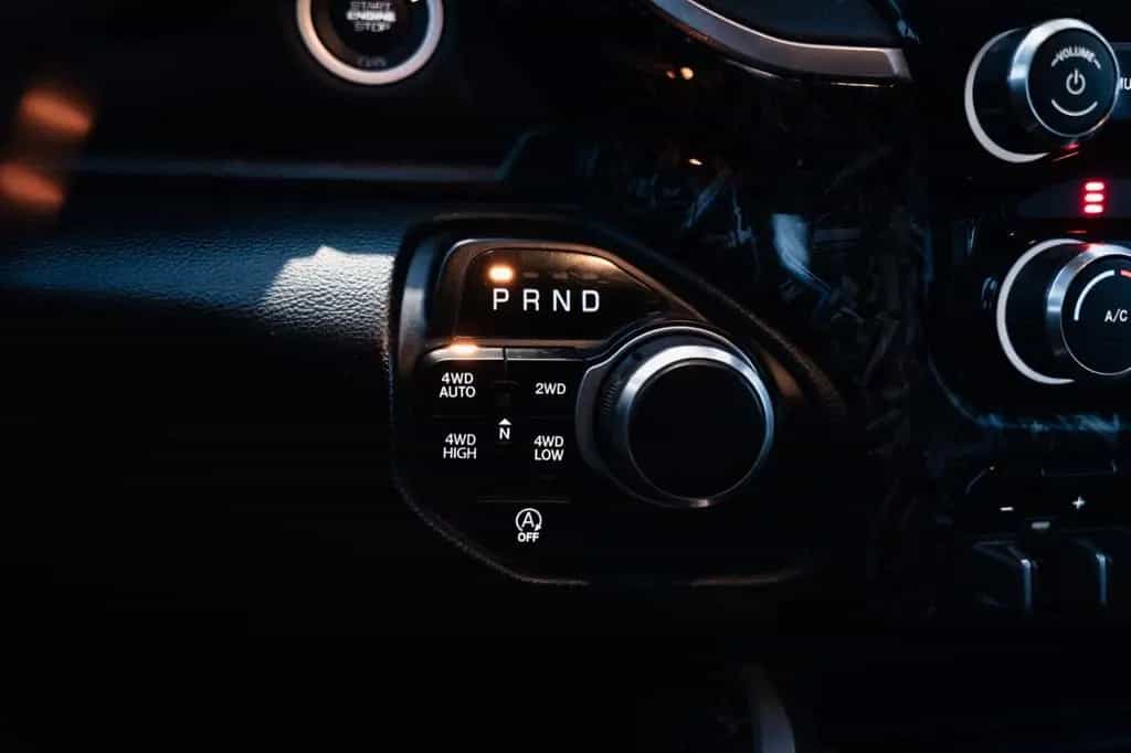 Dodge RAM 5,7 Hemi, 4x4, Leder,BLIS,SHZ, Fernstart 07/2021-photo-18