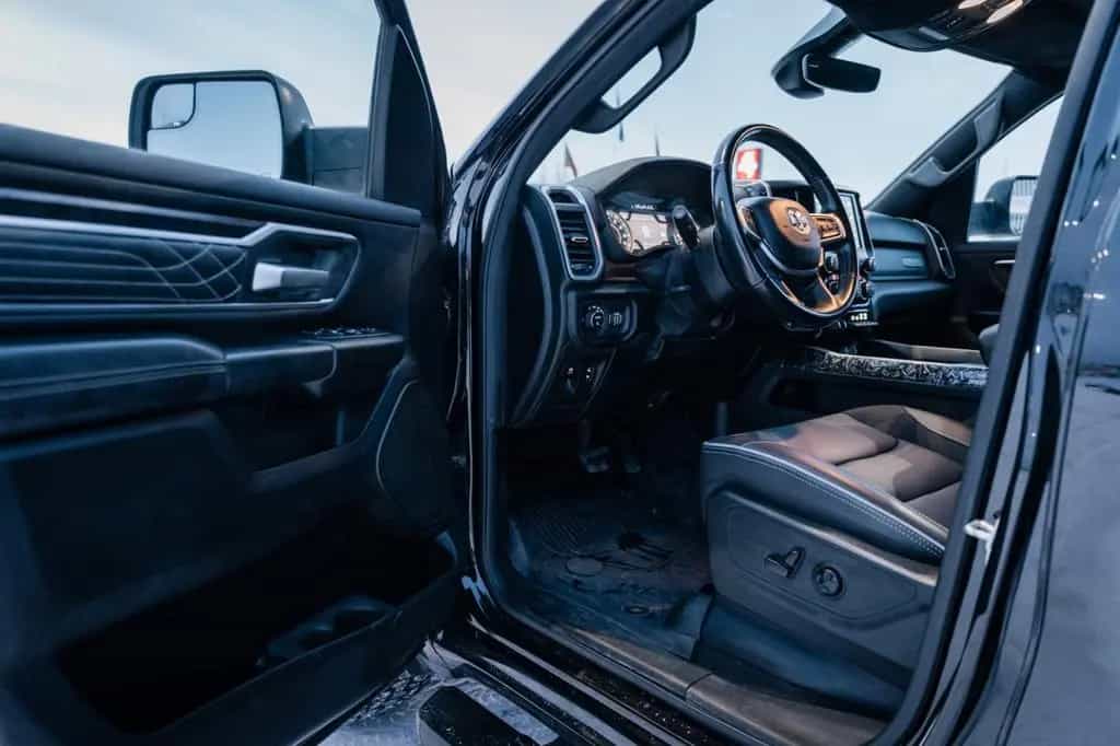 Dodge RAM 5,7 Hemi, 4x4, Leder,BLIS,SHZ, Fernstart 07/2021-photo-21