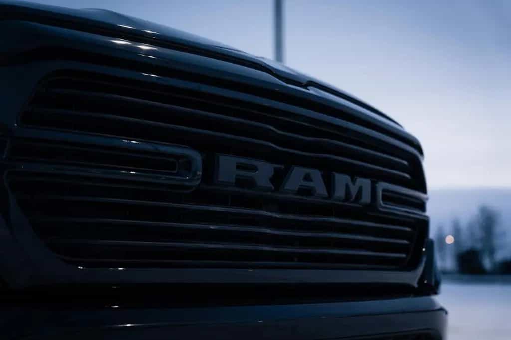 Dodge RAM 5,7 Hemi, 4x4, Leder,BLIS,SHZ, Fernstart 07/2021-photo-4