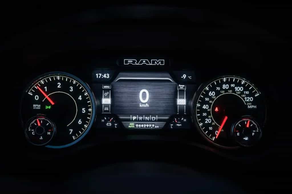 Dodge RAM 5,7 Hemi, 4x4, Leder,BLIS,SHZ, Fernstart 07/2021-photo-6