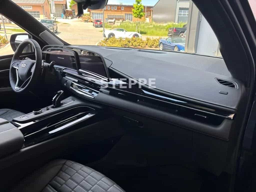 Cadillac Escalade V-Series 6.2 V8 Supercharged AWD 01/2026-photo-8