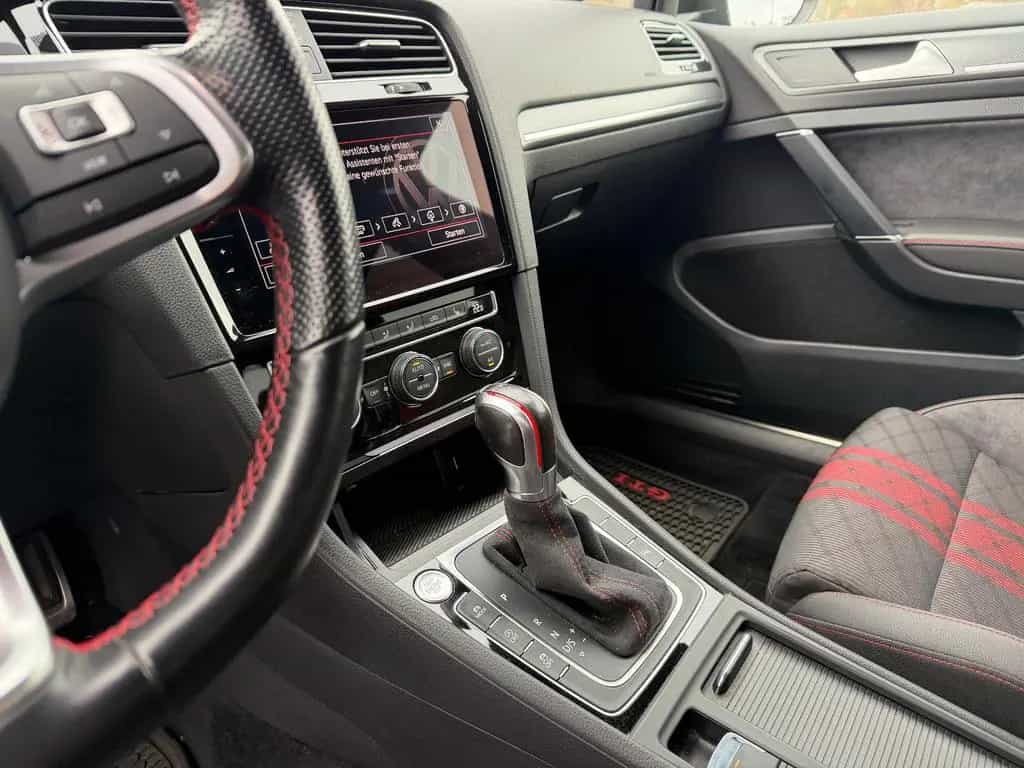 Volkswagen Golf GTI TCR 2.0 TSI, Dynaudio, Discover Pro 09/2019-photo-7