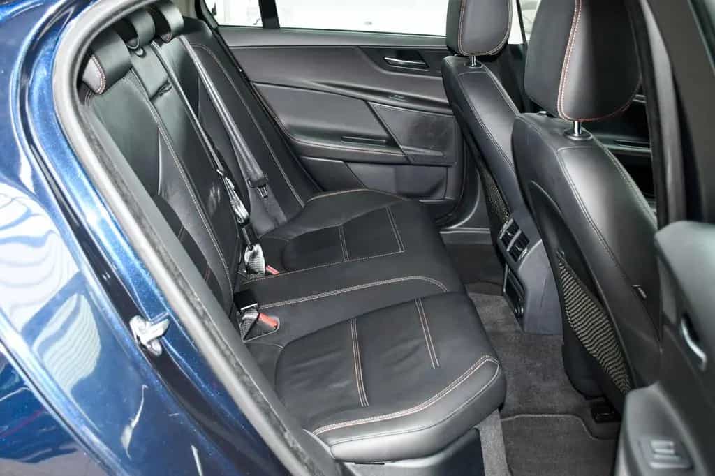Jaguar XE Prestige Navi Bluetooth Shz Komfort-P. 75tkm! 06/2016-photo-12