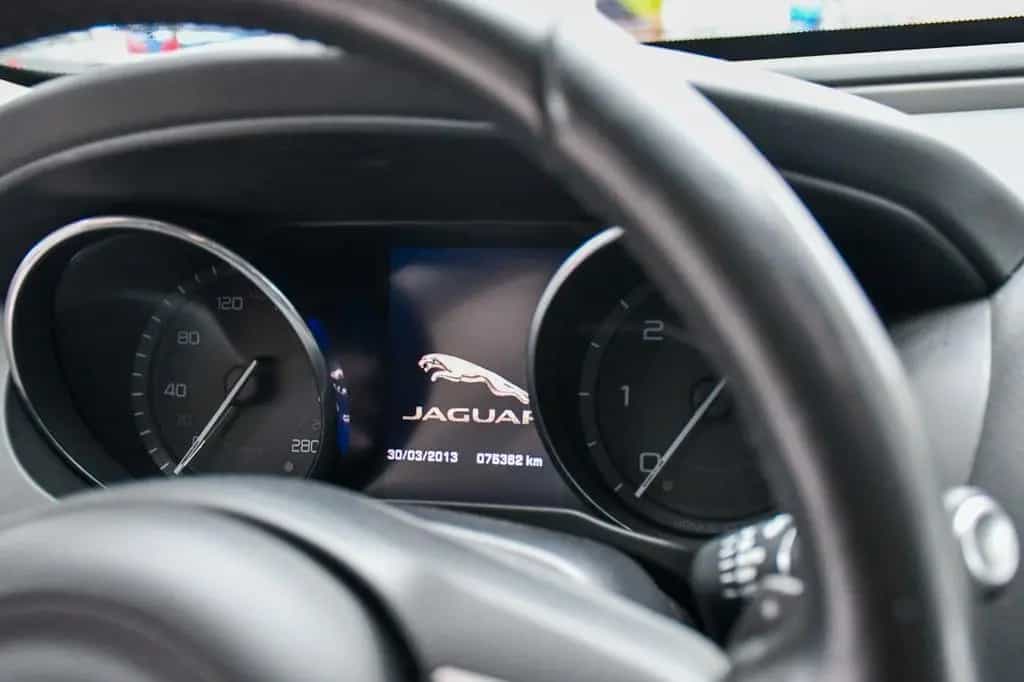Jaguar XE Prestige Navi Bluetooth Shz Komfort-P. 75tkm! 06/2016-photo-13
