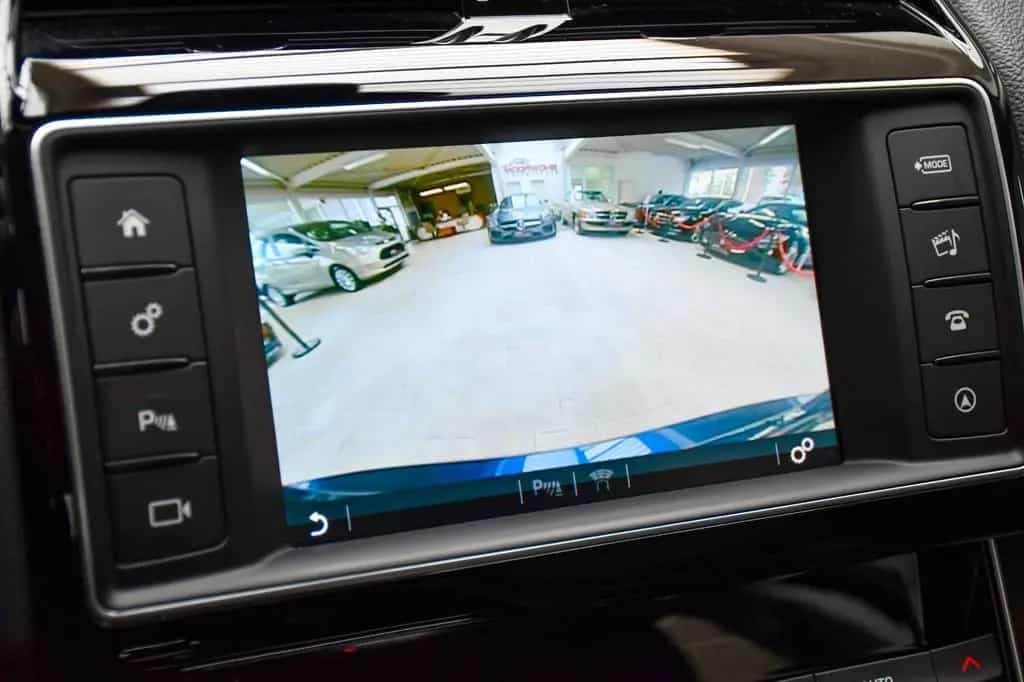Jaguar XE Prestige Navi Bluetooth Shz Komfort-P. 75tkm! 06/2016-photo-15