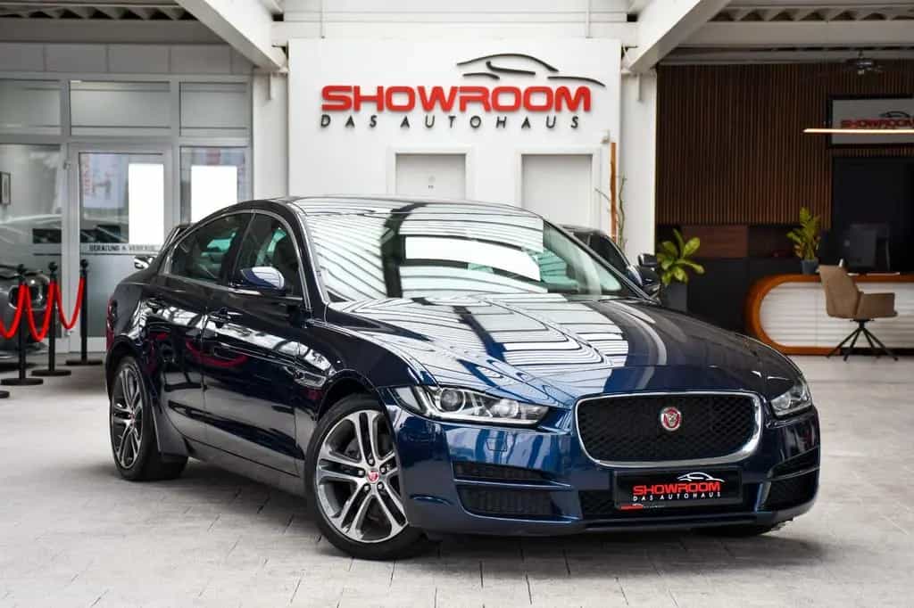 Jaguar XE Prestige Navi Bluetooth Shz Komfort-P. 75tkm! 06/2016-photo-2