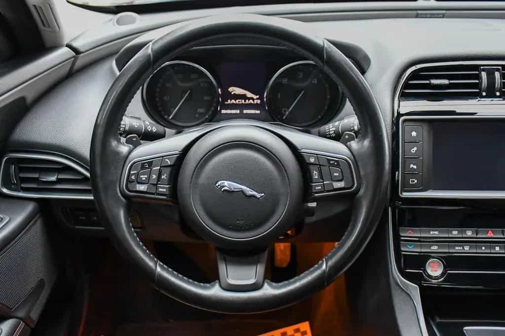 Jaguar XE Prestige Navi Bluetooth Shz Komfort-P. 75tkm! 06/2016-photo-22