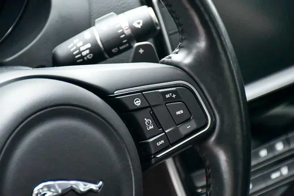 Jaguar XE Prestige Navi Bluetooth Shz Komfort-P. 75tkm! 06/2016-photo-23