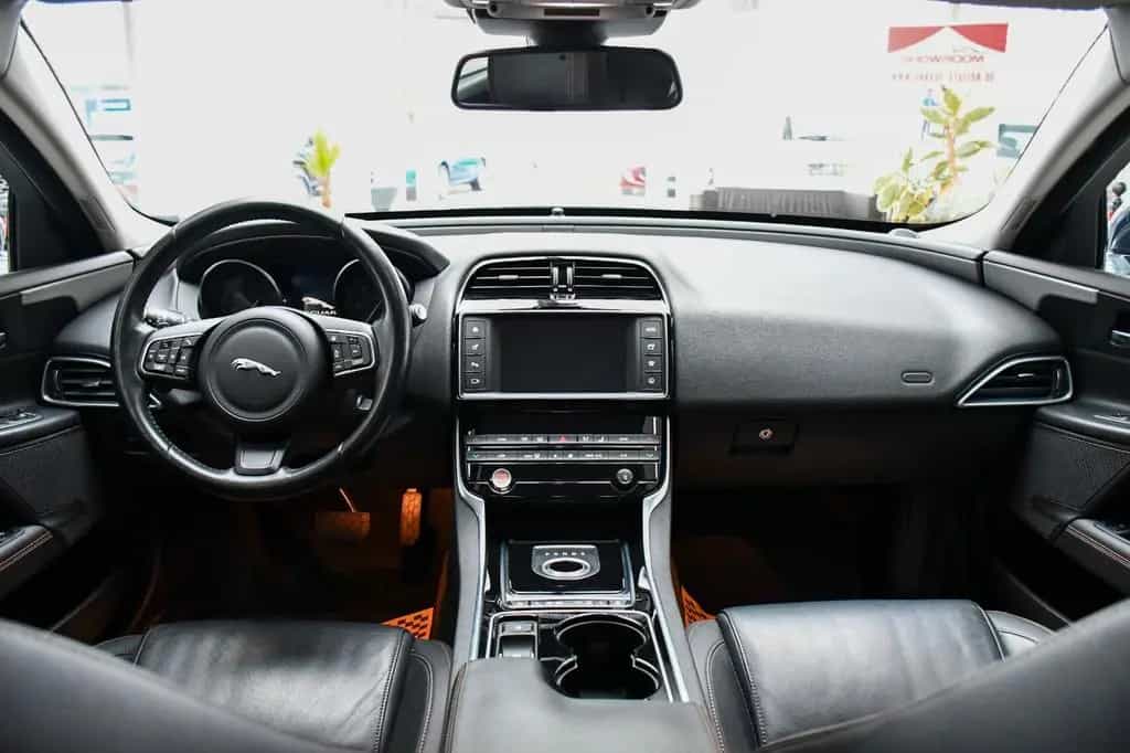 Jaguar XE Prestige Navi Bluetooth Shz Komfort-P. 75tkm! 06/2016-photo-24