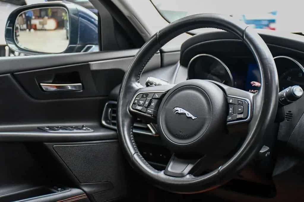 Jaguar XE Prestige Navi Bluetooth Shz Komfort-P. 75tkm! 06/2016-photo-25