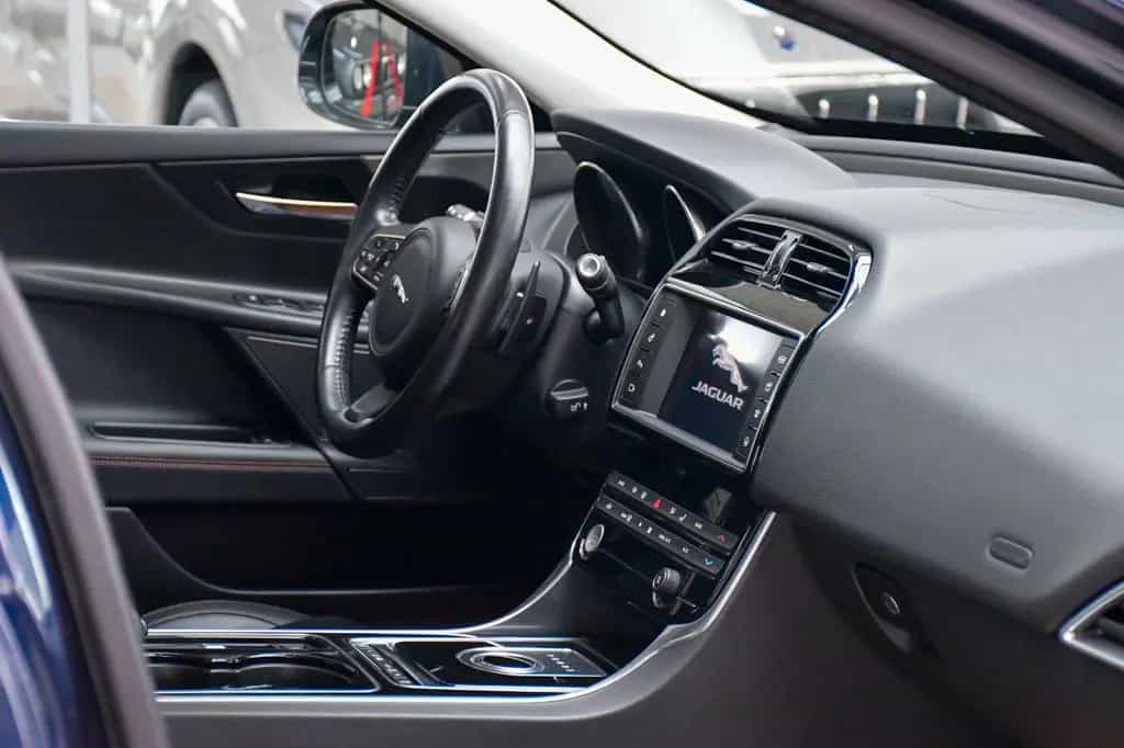 Jaguar XE Prestige Navi Bluetooth Shz Komfort-P. 75tkm! 06/2016-photo-26