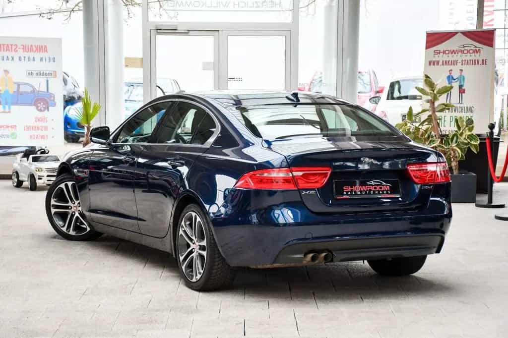 Jaguar XE Prestige Navi Bluetooth Shz Komfort-P. 75tkm! 06/2016-photo-3
