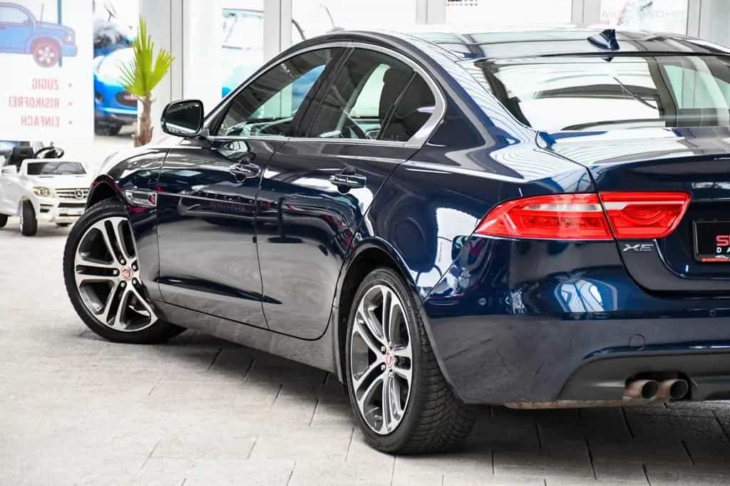 Jaguar XE Prestige Navi Bluetooth Shz Komfort-P. 75tkm! 06/2016-photo-38