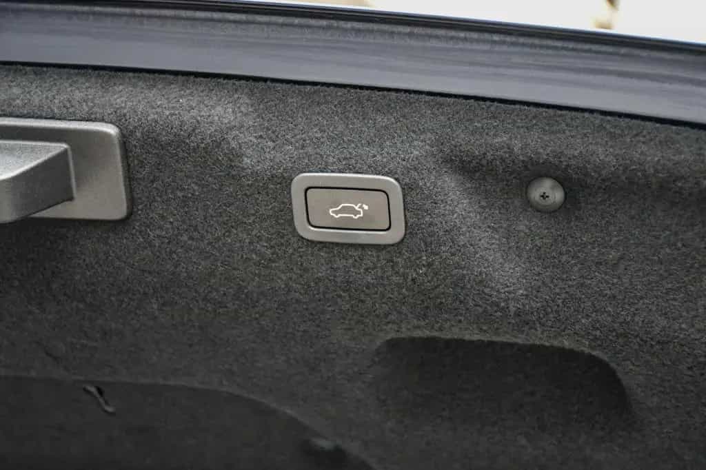 Jaguar XE Prestige Navi Bluetooth Shz Komfort-P. 75tkm! 06/2016-photo-39