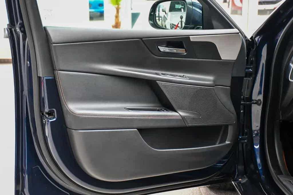 Jaguar XE Prestige Navi Bluetooth Shz Komfort-P. 75tkm! 06/2016-photo-6