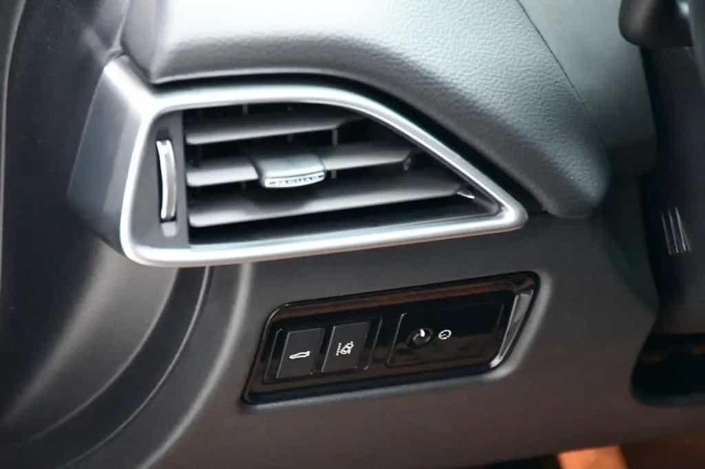 Jaguar XE Prestige Navi Bluetooth Shz Komfort-P. 75tkm! 06/2016-photo-8