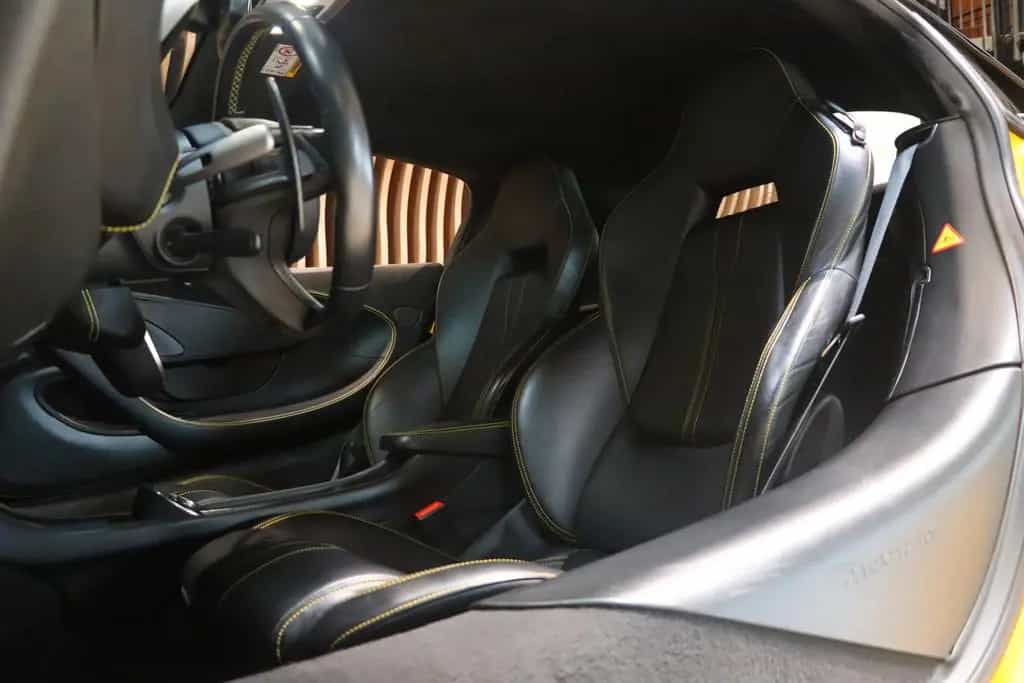 McLaren 570S - Carbon - Lift - B&W - Camera 04/2017-photo-5