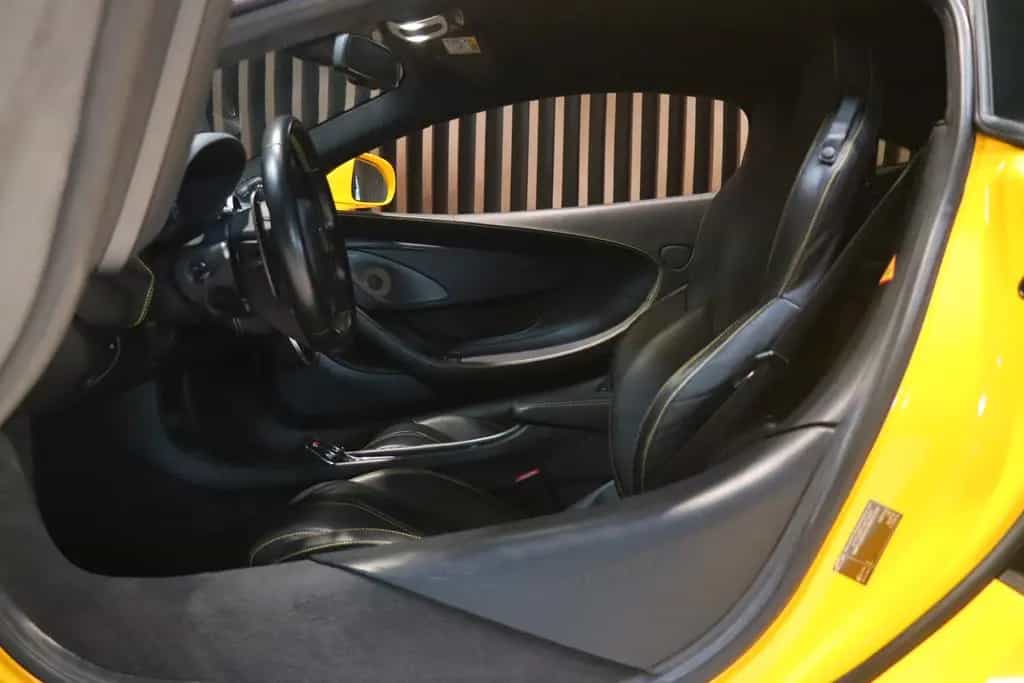 McLaren 570S - Carbon - Lift - B&W - Camera 04/2017-photo-6