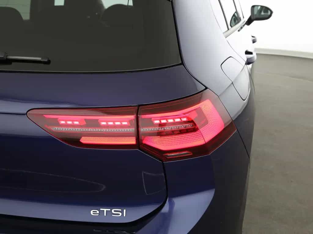 Volkswagen Golf VIII 1.5 eTSI Active LED Navi Head-up Pano 12/2022-photo-23