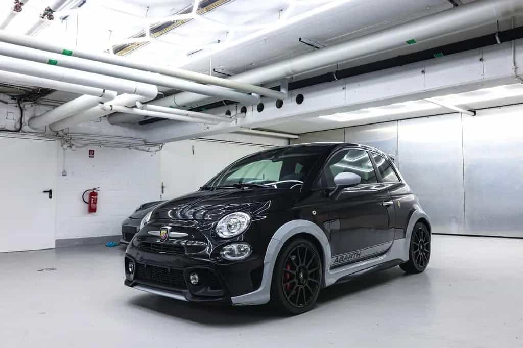 Abarth 695 70th anniversario Limited Edition Sabelt 12/2020-photo-0