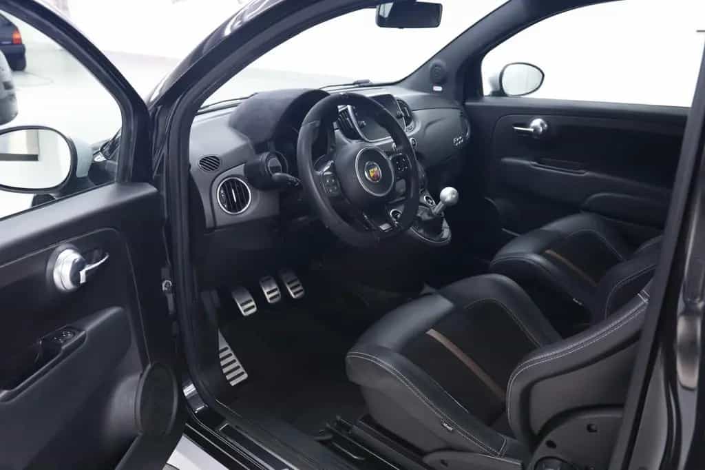 Abarth 695 70th anniversario Limited Edition Sabelt 12/2020-photo-8