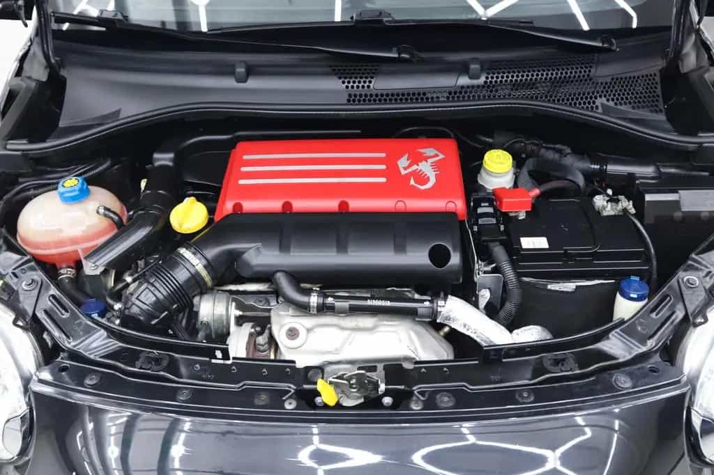 Abarth 695 70th anniversario Limited Edition Sabelt 12/2020-photo-9