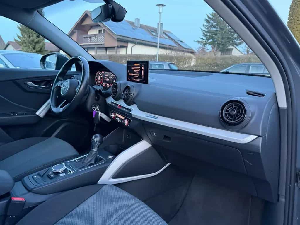 Audi Q2 design*NEU*TÜV*Automatik*150PS*NAVI* 10/2017-photo-17