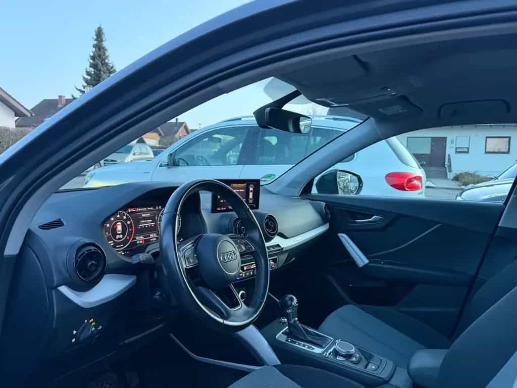 Audi Q2 design*NEU*TÜV*Automatik*150PS*NAVI* 10/2017-photo-23