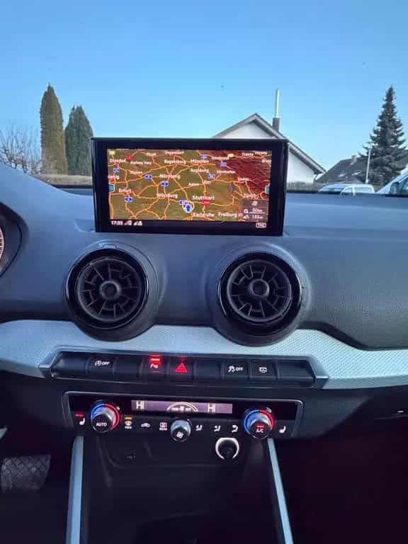 Audi Q2 design*NEU*TÜV*Automatik*150PS*NAVI* 10/2017-photo-29