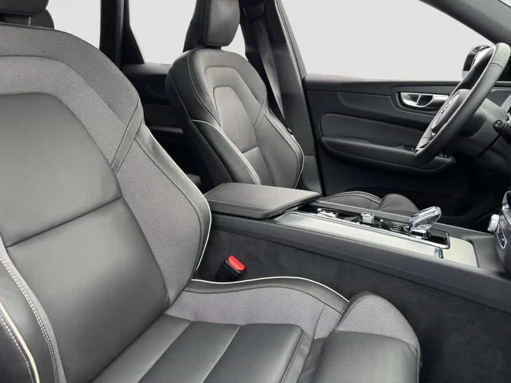 Volvo XC60 B5 Plus Black Edition AWD/Pano/360K/21Zoll 05/2025-photo-16