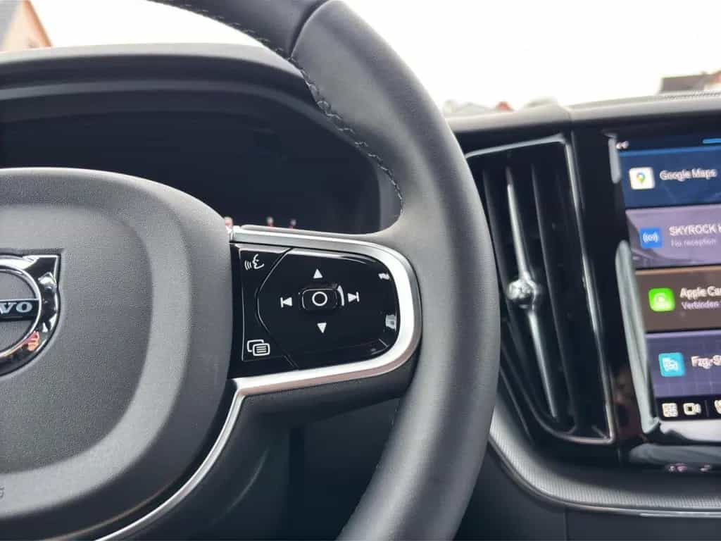 Volvo XC60 B5 Plus Black Edition AWD/Pano/360K/21Zoll 05/2025-photo-19