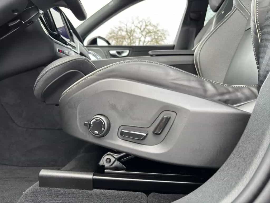 Volvo XC60 B5 Plus Black Edition AWD/Pano/360K/21Zoll 05/2025-photo-24