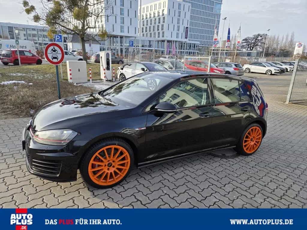 Volkswagen Golf GTI Performance PDC+SITZHZG+XENON+1. HAND 09/2013-photo-1