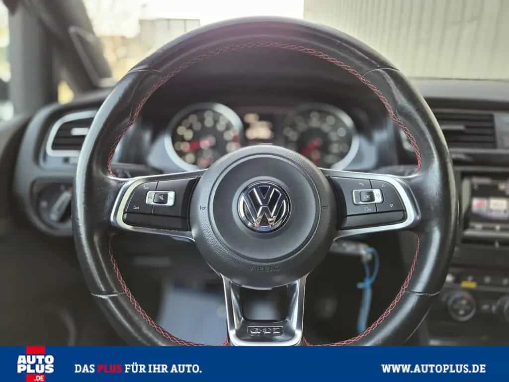 Volkswagen Golf GTI Performance PDC+SITZHZG+XENON+1. HAND 09/2013-photo-15