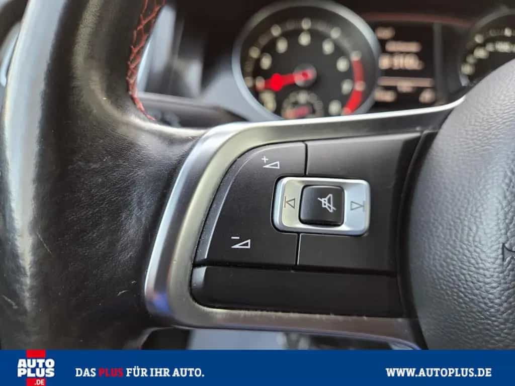Volkswagen Golf GTI Performance PDC+SITZHZG+XENON+1. HAND 09/2013-photo-17