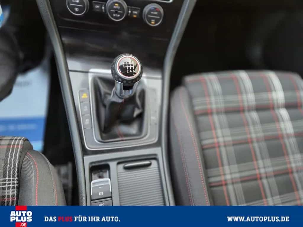 Volkswagen Golf GTI Performance PDC+SITZHZG+XENON+1. HAND 09/2013-photo-19