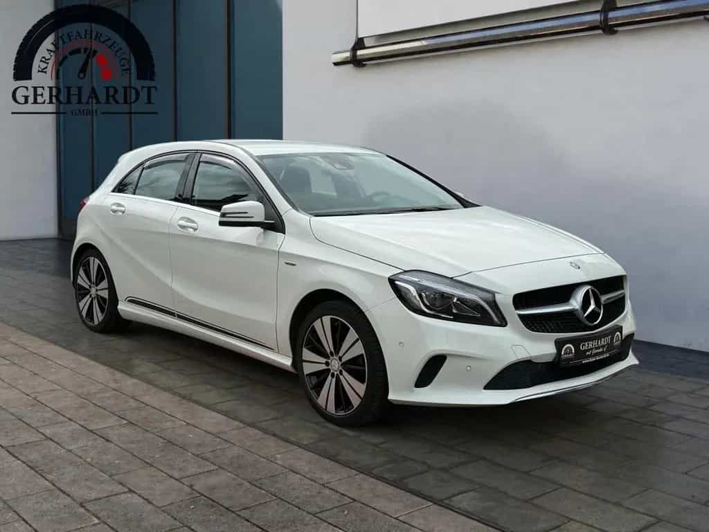 Mercedes-Benz A 220 4MATIC*NAVI*AUTOM*LED*KLIMAAUT.*S-Heft* 02/2017-photo-2