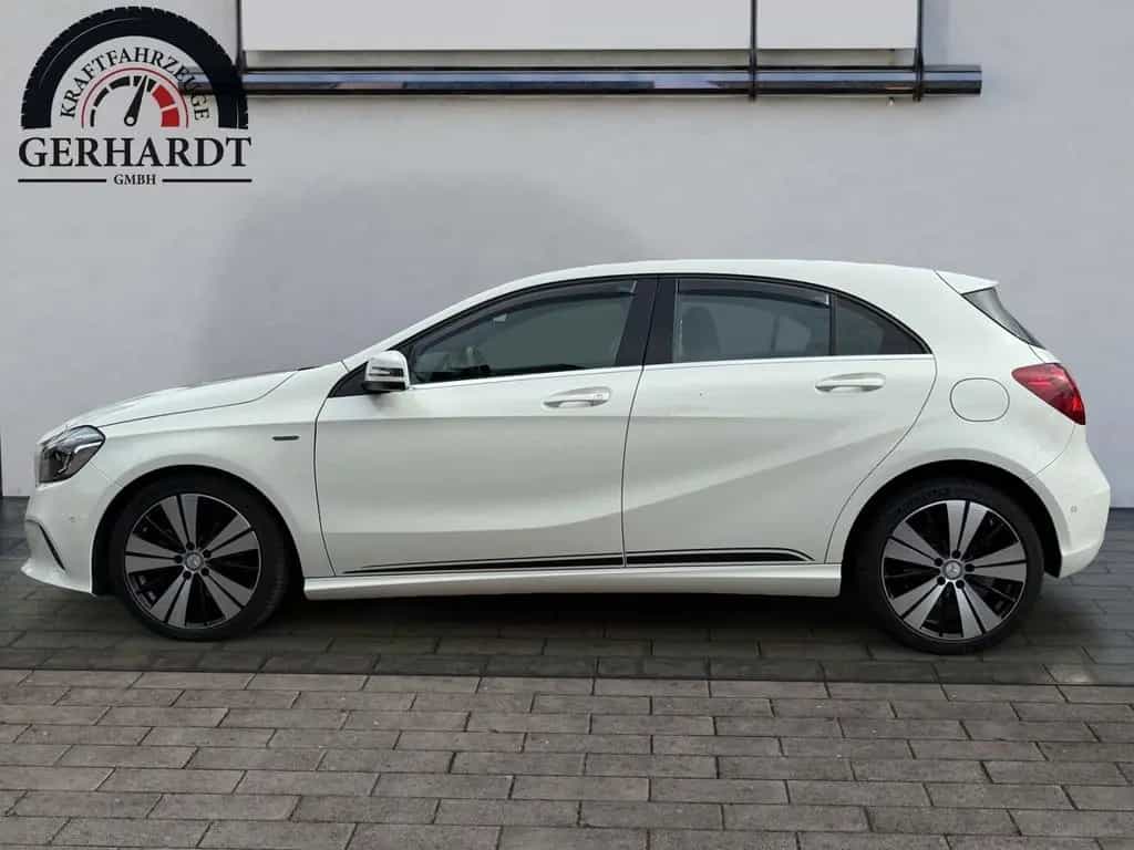 Mercedes-Benz A 220 4MATIC*NAVI*AUTOM*LED*KLIMAAUT.*S-Heft* 02/2017-photo-3