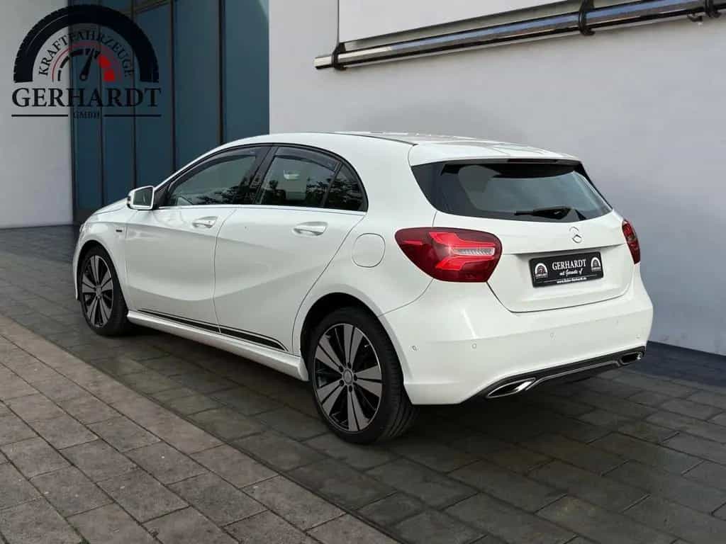 Mercedes-Benz A 220 4MATIC*NAVI*AUTOM*LED*KLIMAAUT.*S-Heft* 02/2017-photo-4